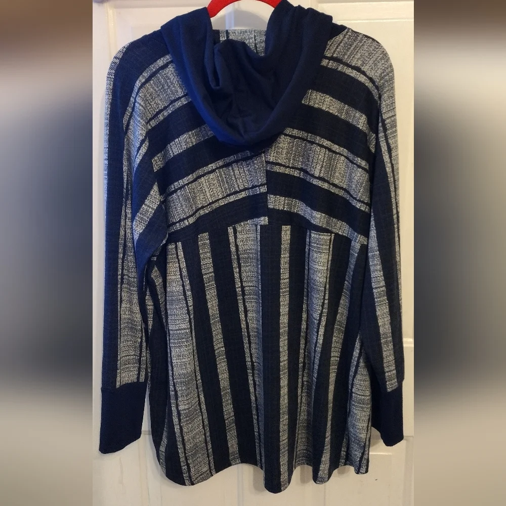 Pull over hoodie - Picture 2 of 2